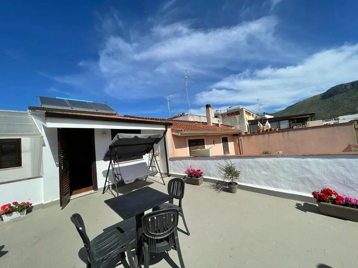 Voila Rooms Guest House Terrasini