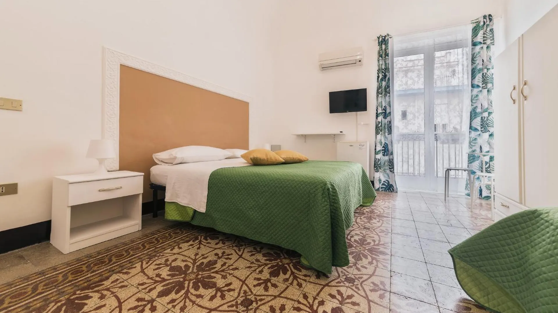 Voila Rooms Guest House Terrasini