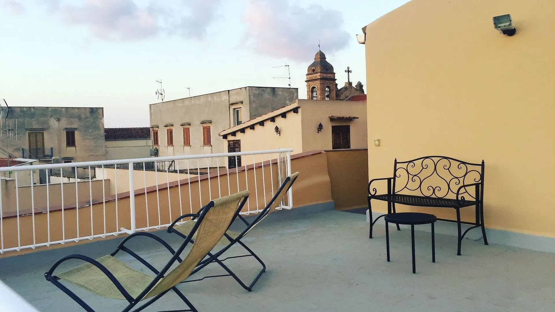 Voila Rooms Guest House Terrasini