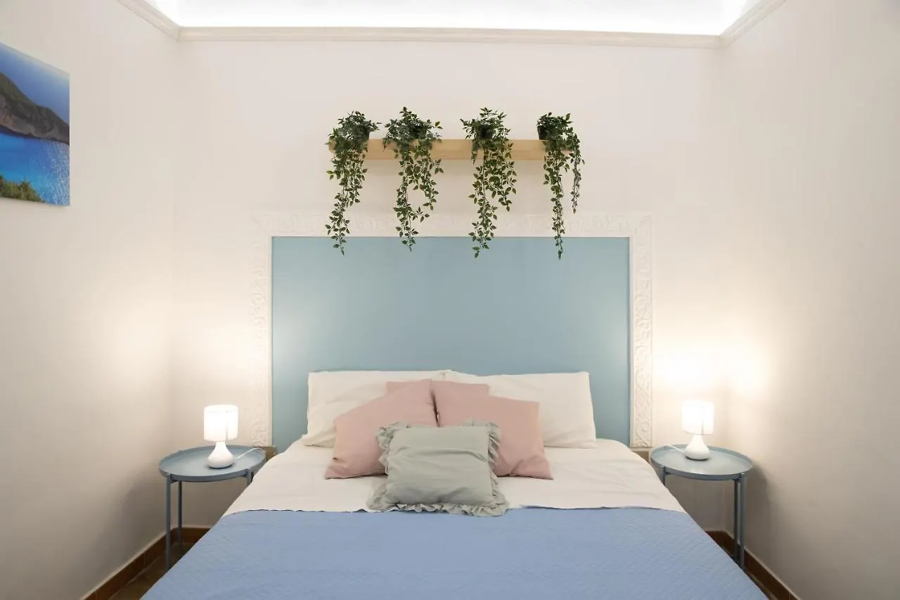 Voila Rooms Guest House Terrasini