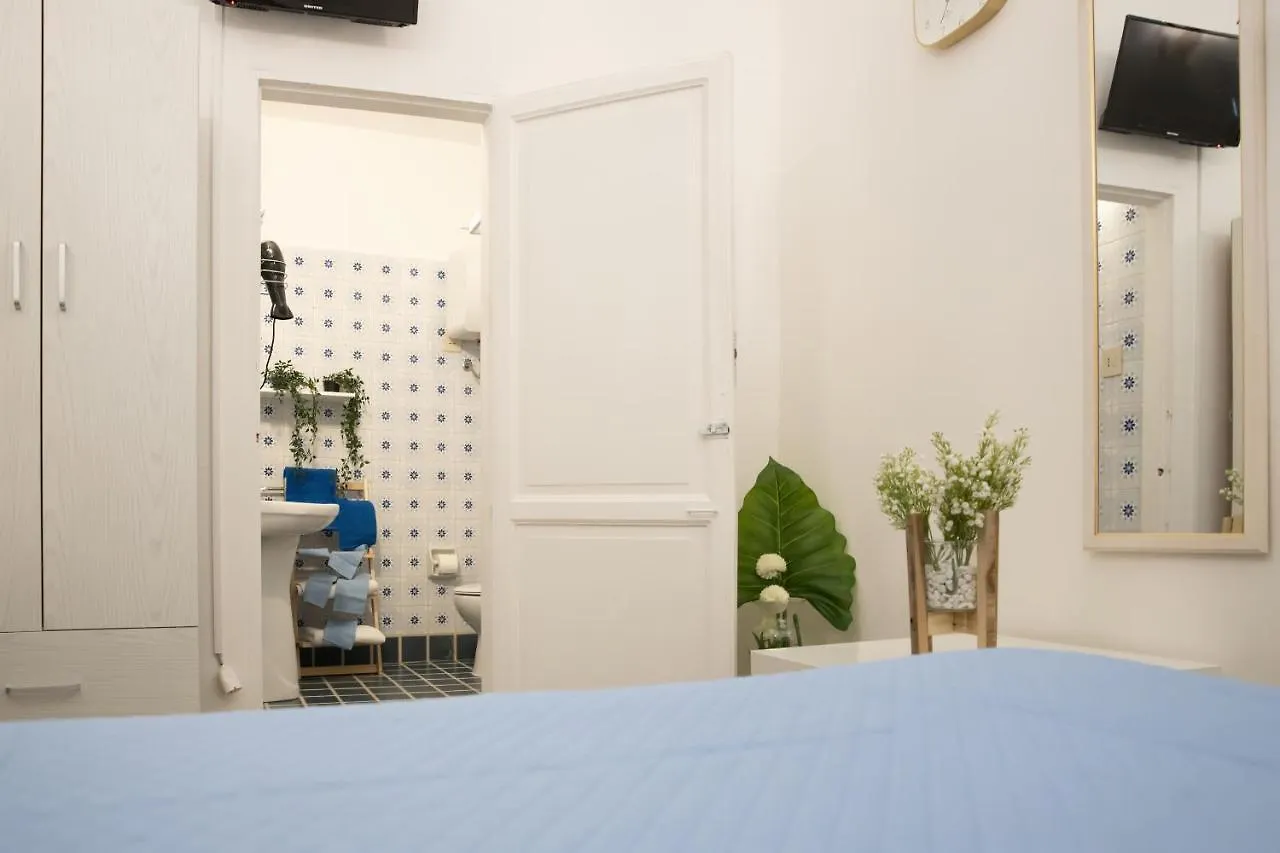 Voila Rooms Guest House Terrasini