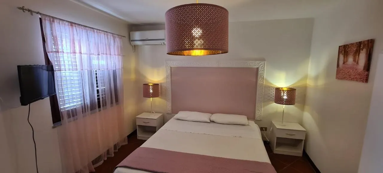 ***  Voila Rooms Guest House Terrasini Italië