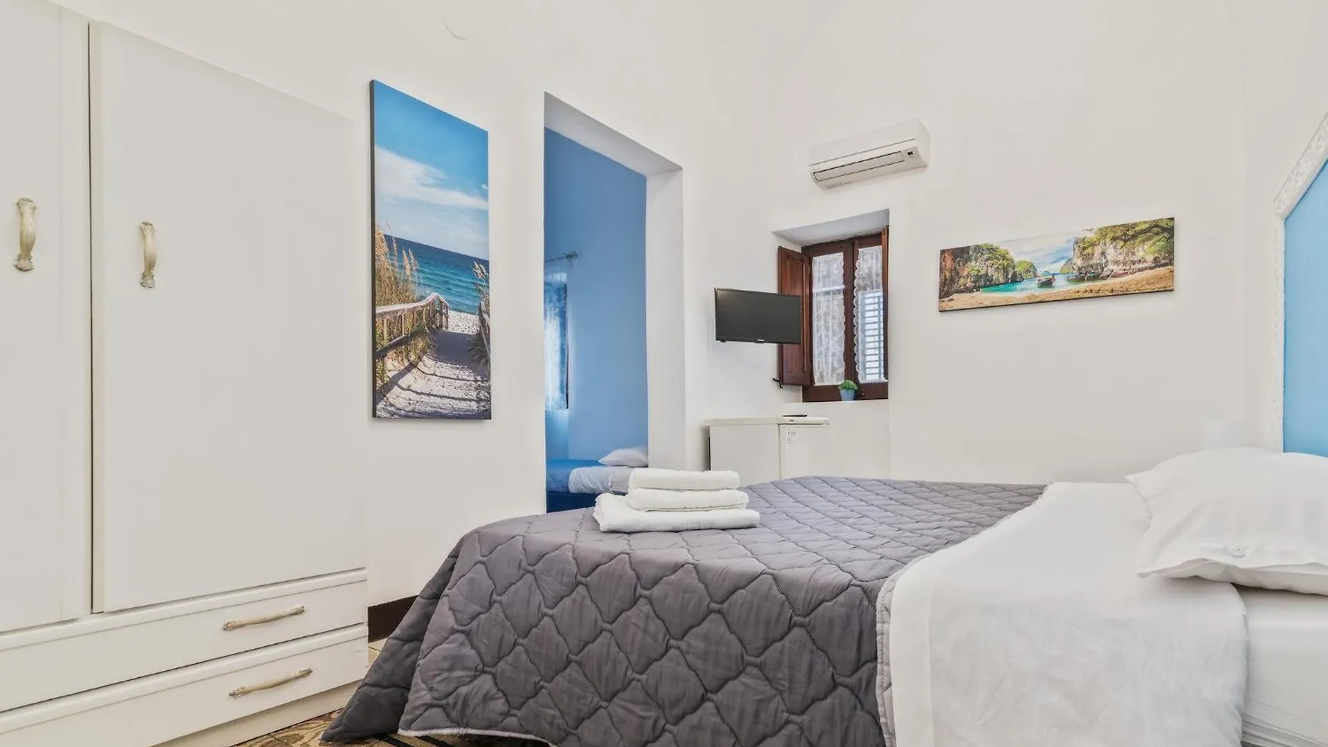 Voila Rooms Guest House Terrasini Italy