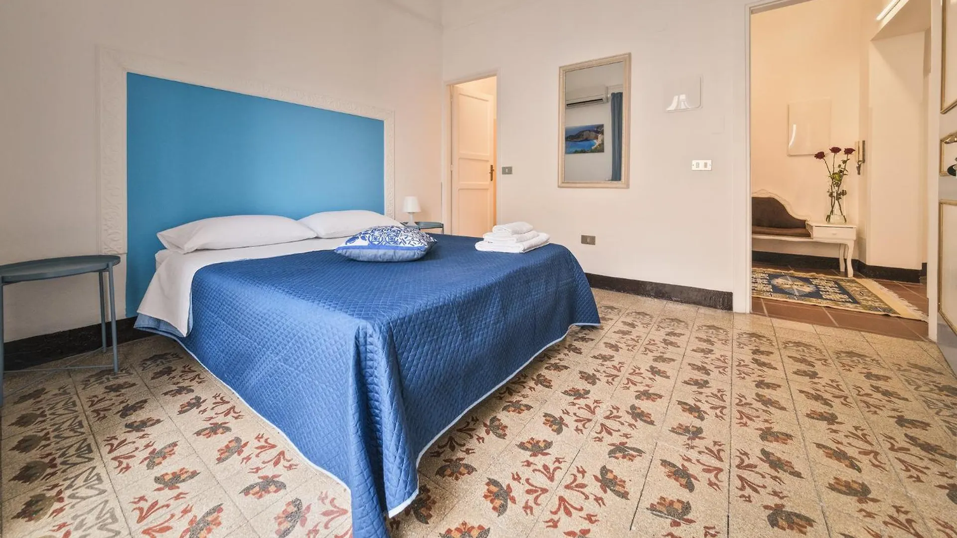 Voila Rooms Guest House Terrasini 3*,  Italy