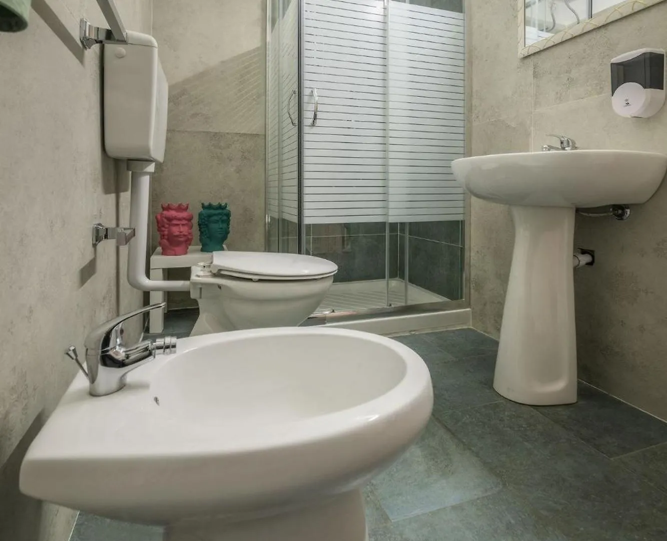 Voila Rooms Guest House Terrasini