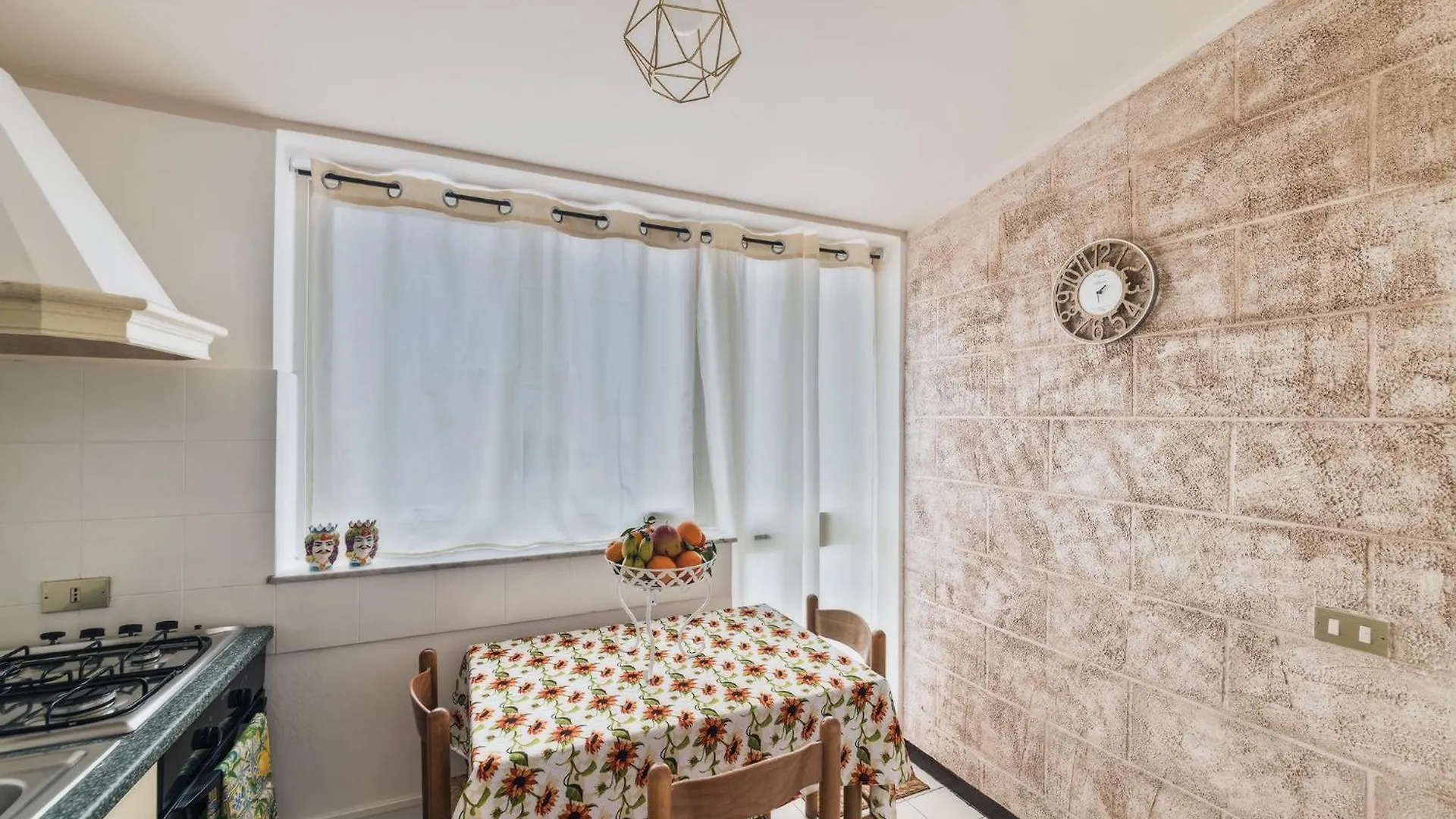 Voila Rooms Guest House Terrasini