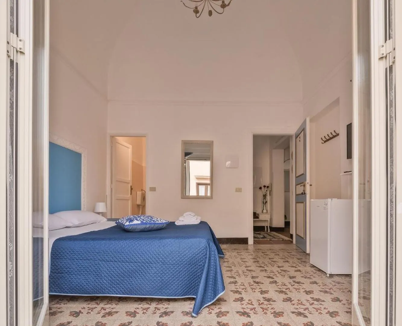 Voila Rooms Guest House Terrasini Italië