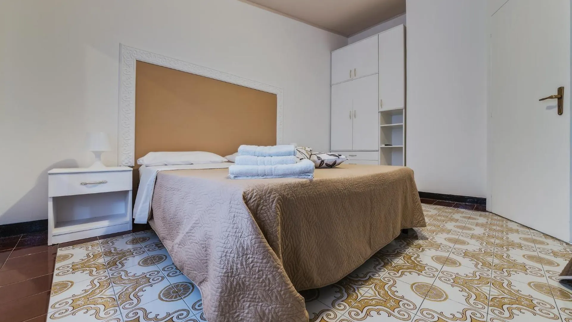 Voila Rooms Guest House Terrasini Italy