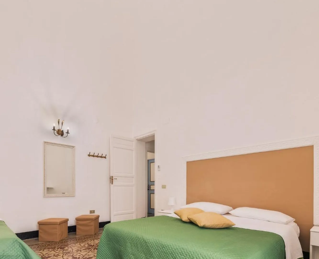 Voila Rooms Guest House Terrasini