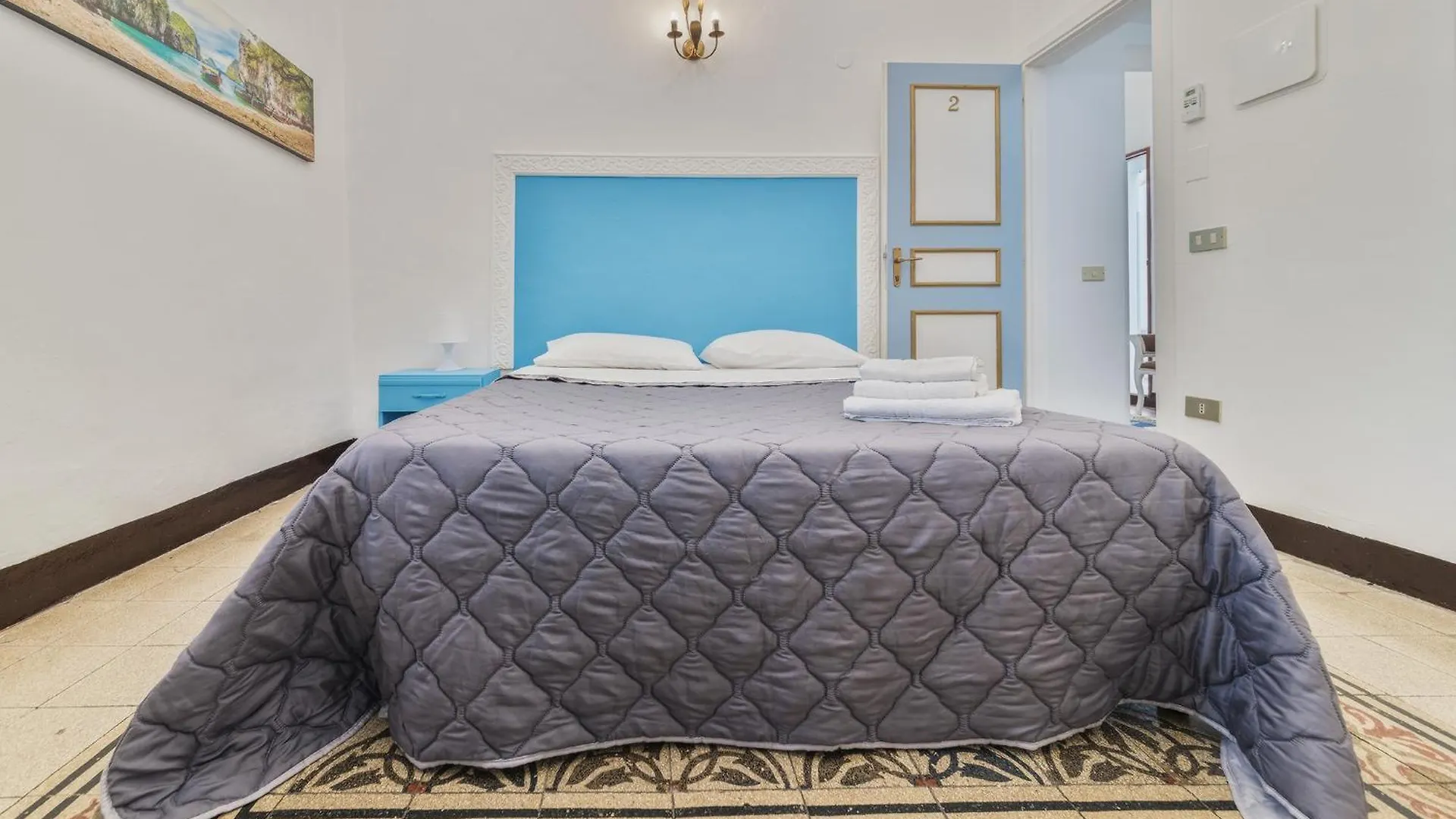 Voila Rooms Guest House Terrasini