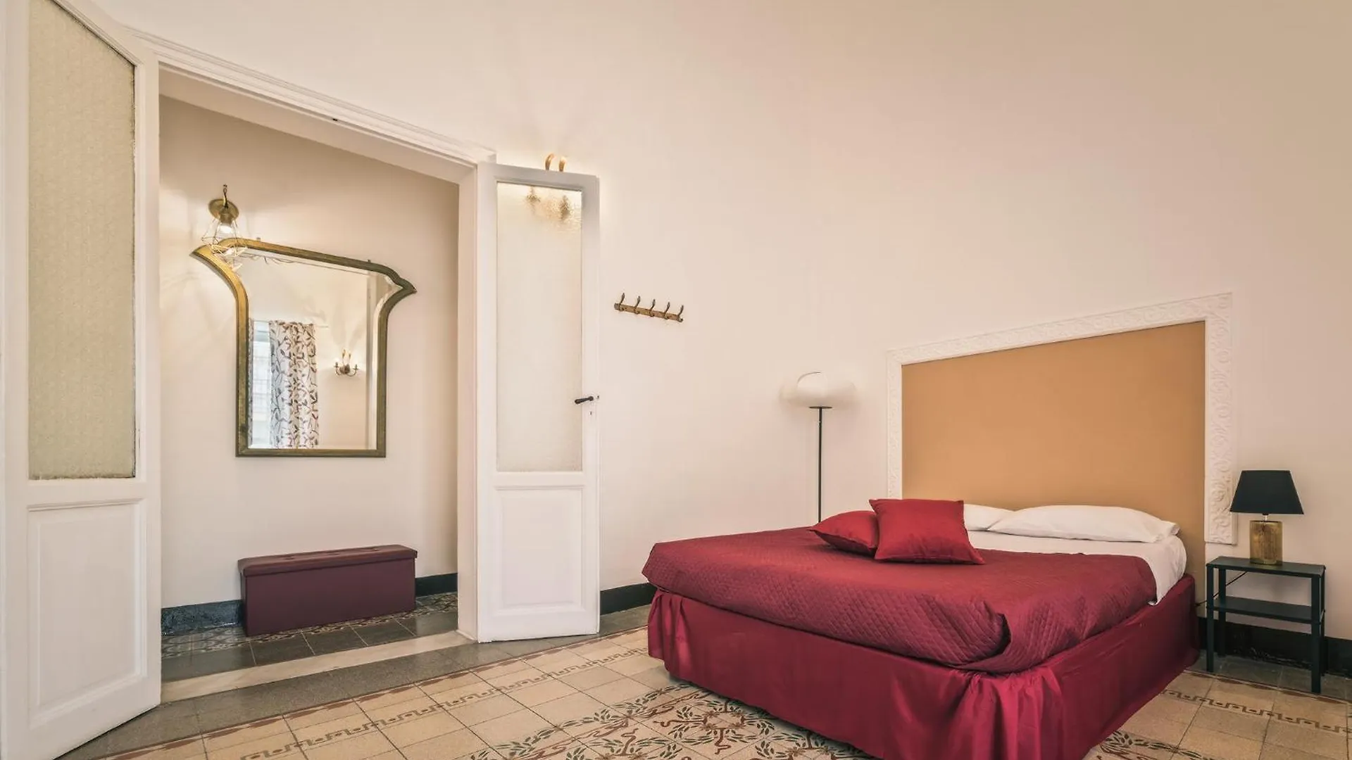 Voila Rooms Guest House Terrasini