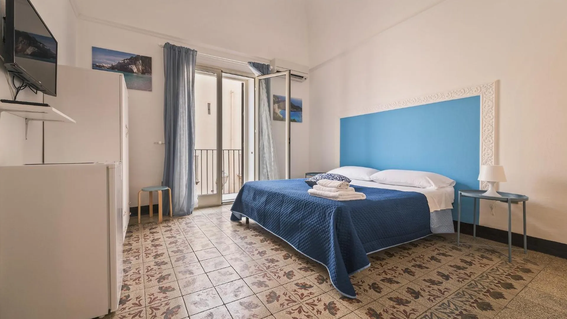 Voila Rooms Guest House Terrasini