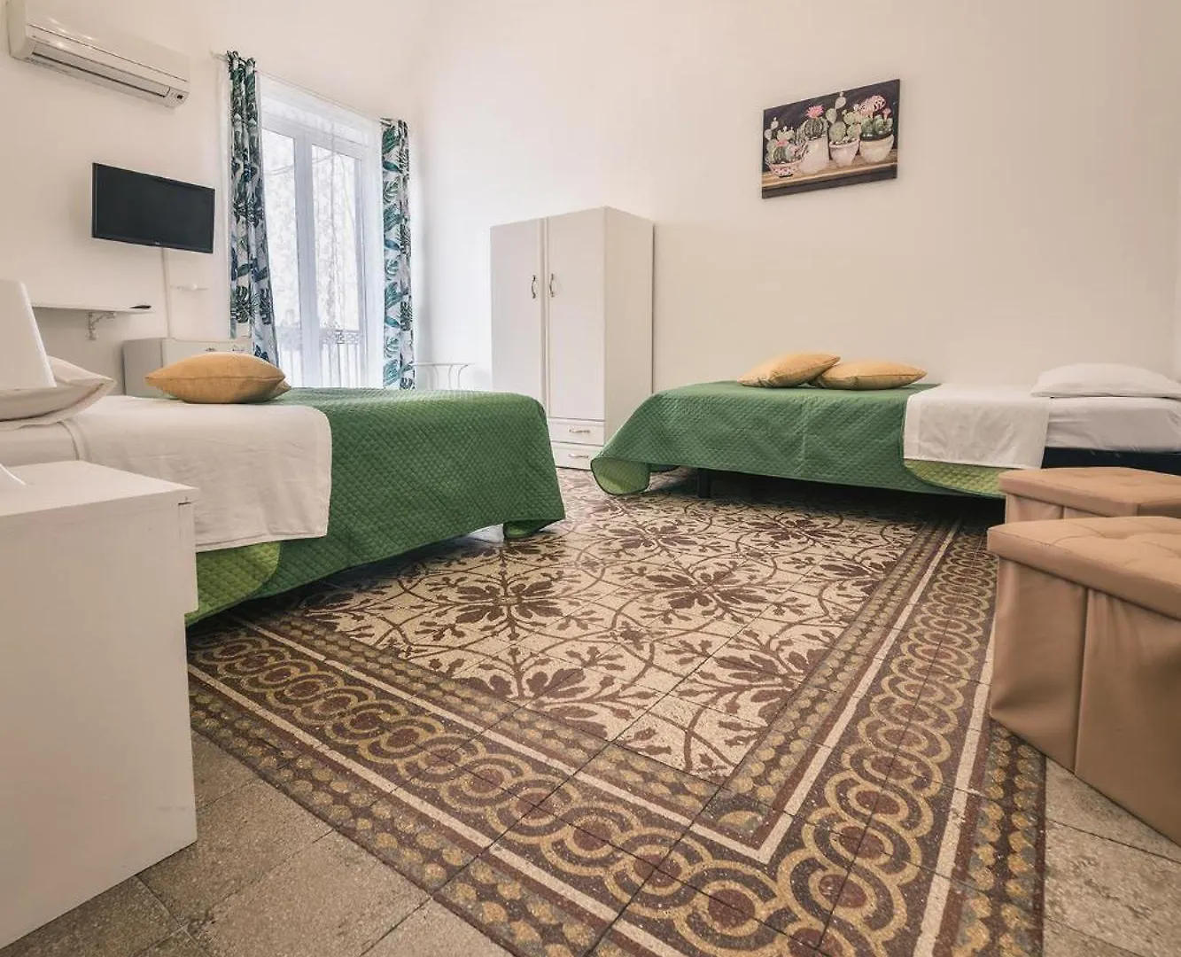 Voila Rooms Guest House Terrasini