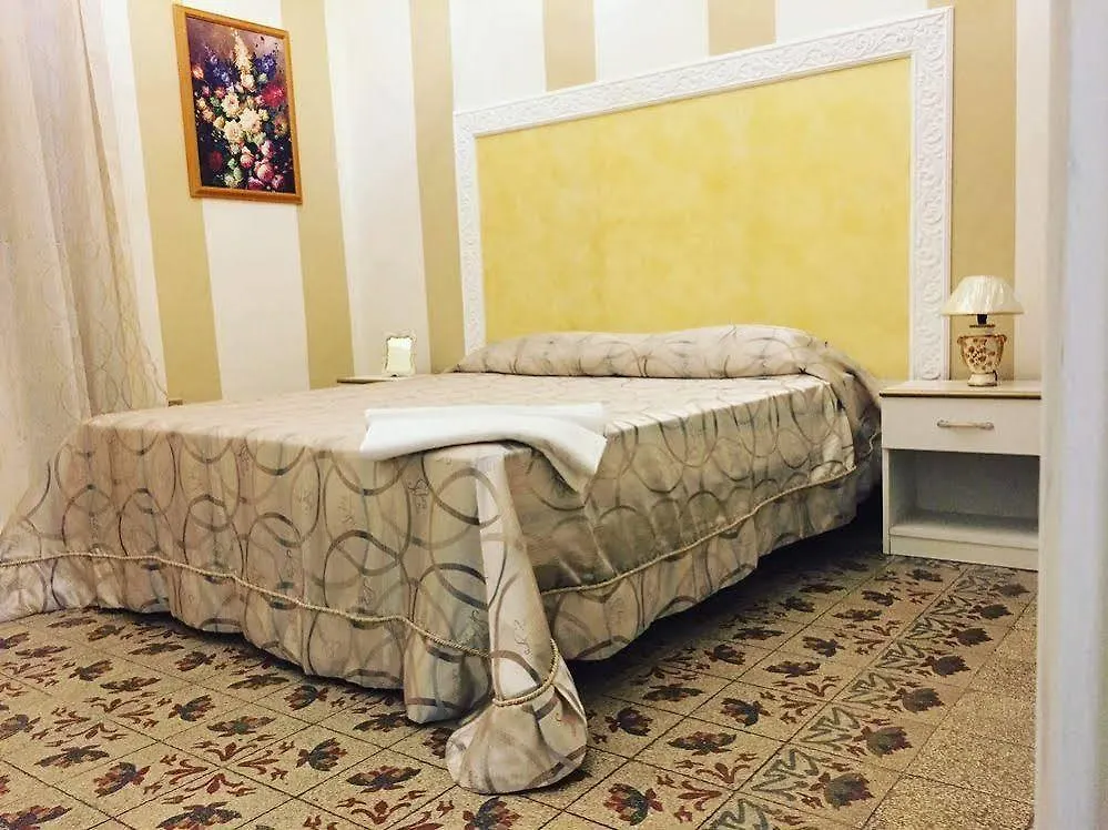 Voila Rooms Guest House Terrasini