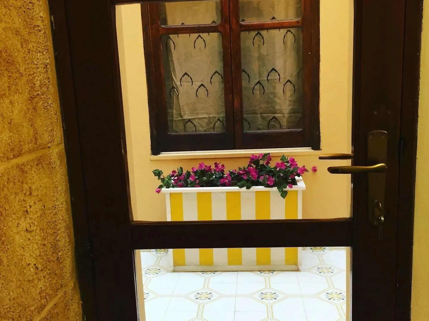 Voila Rooms Guest House Terrasini