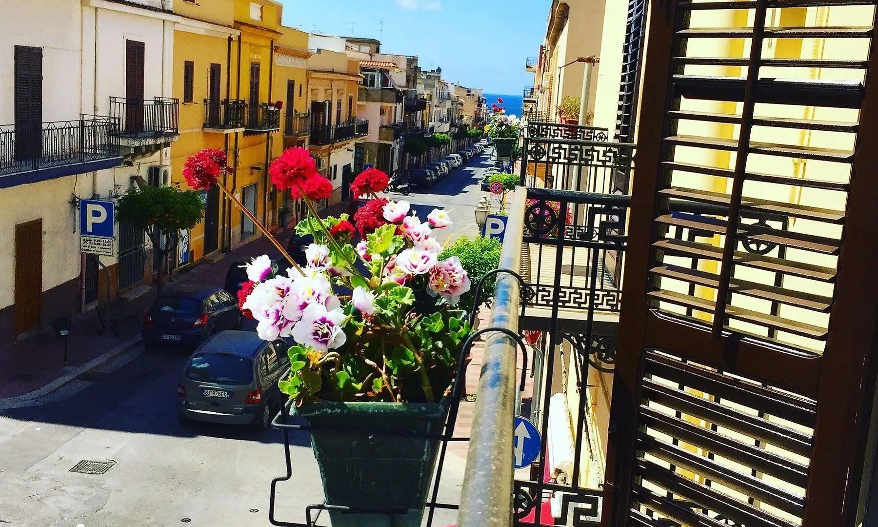 Voila Rooms Guest House Terrasini