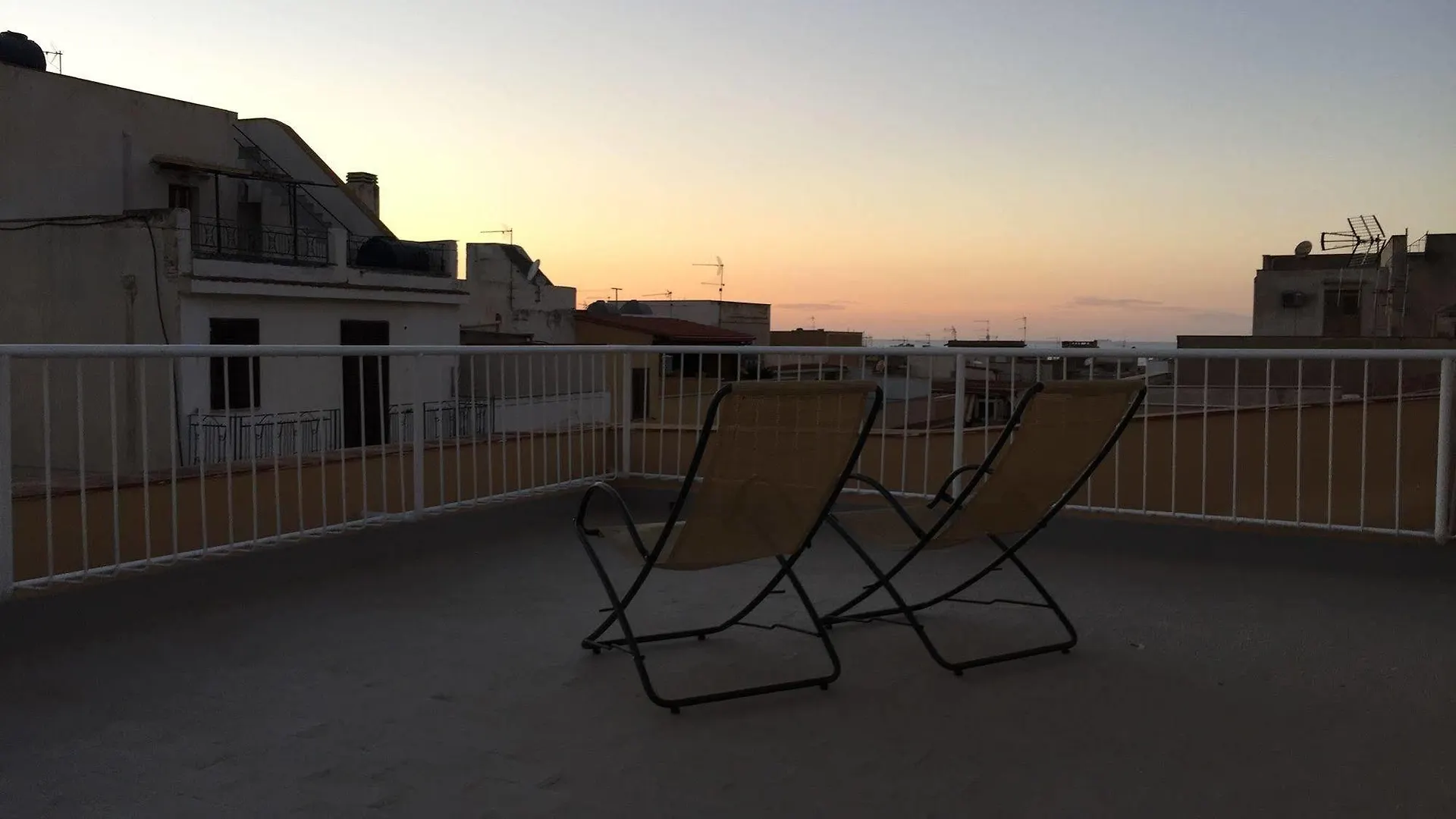 Voila Rooms Guest House Terrasini