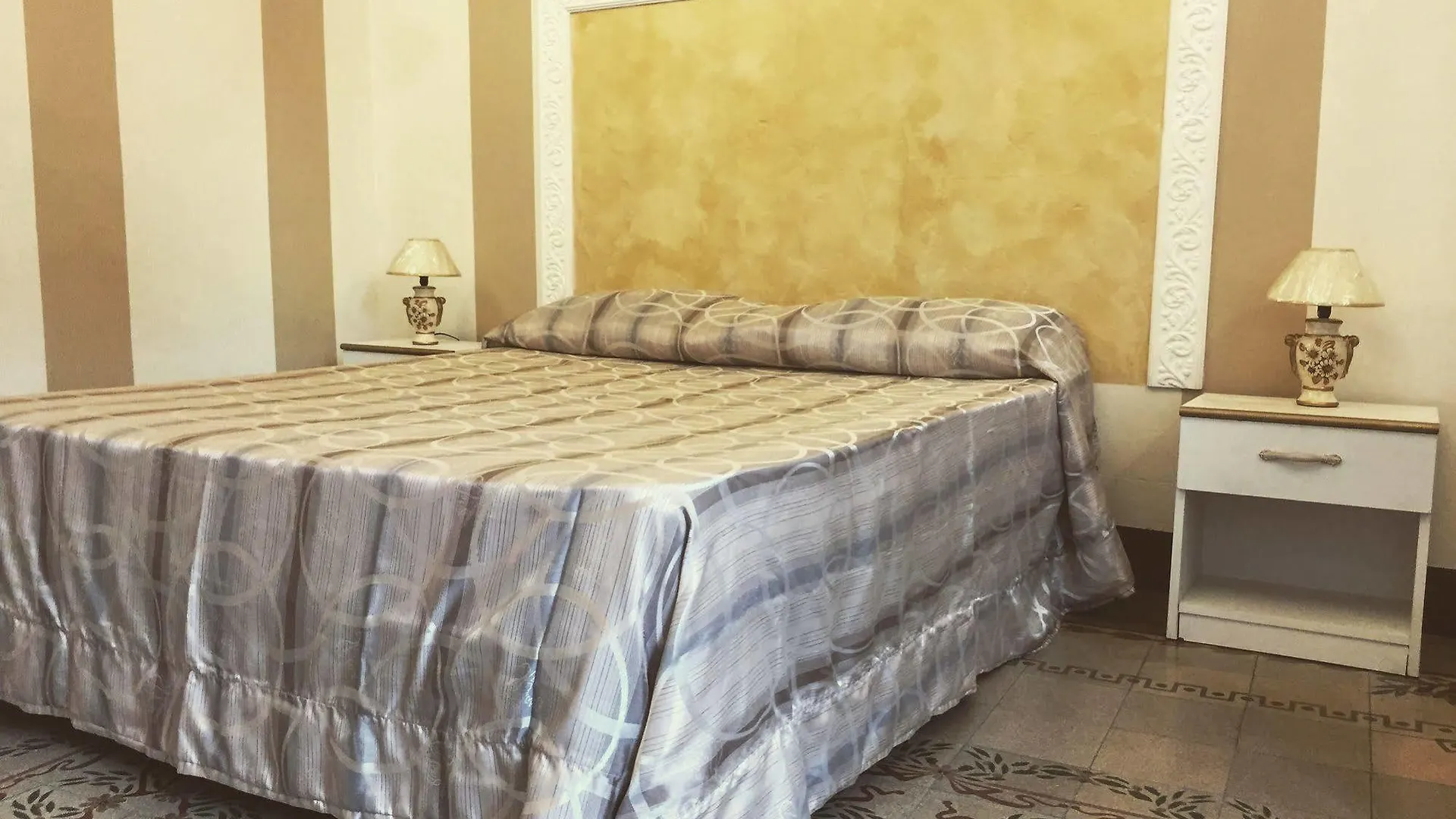***  Voila Rooms Guest House Terrasini Italië
